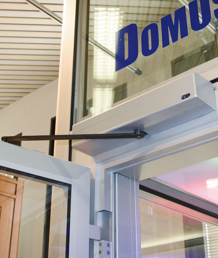 Apertura automatica della porta a battente